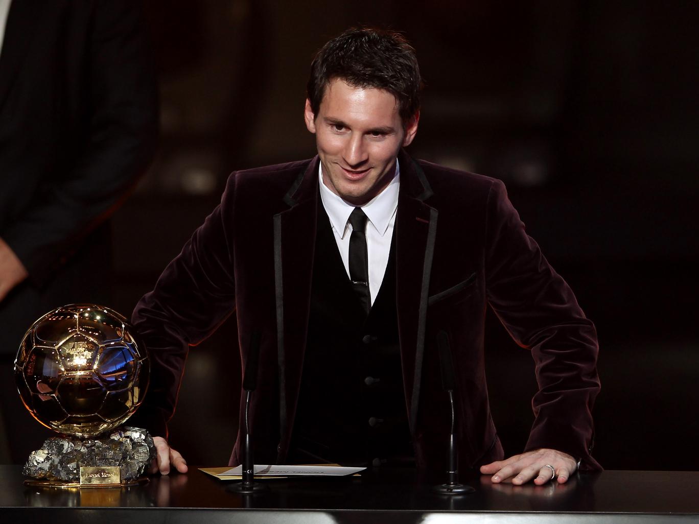 Wenger picks Messi to win the Ballon d' Or