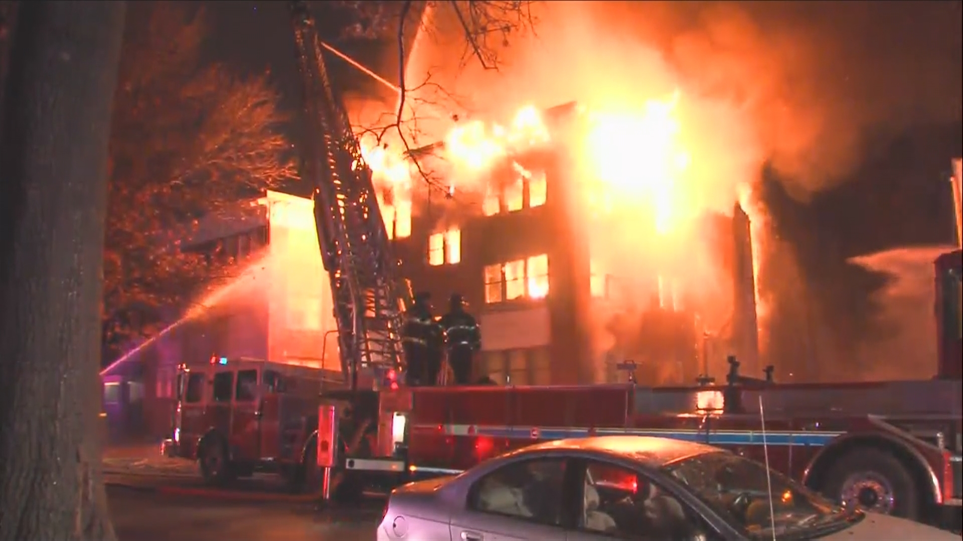 Early morning fire consumes apartment in Kansas City