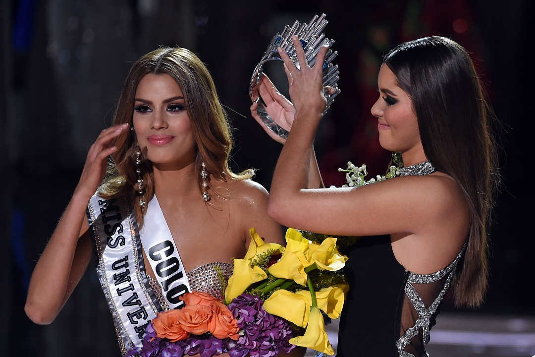 Steve Harvey Announces The WRONG COUNTRY As Winner Of Miss Universe 2015