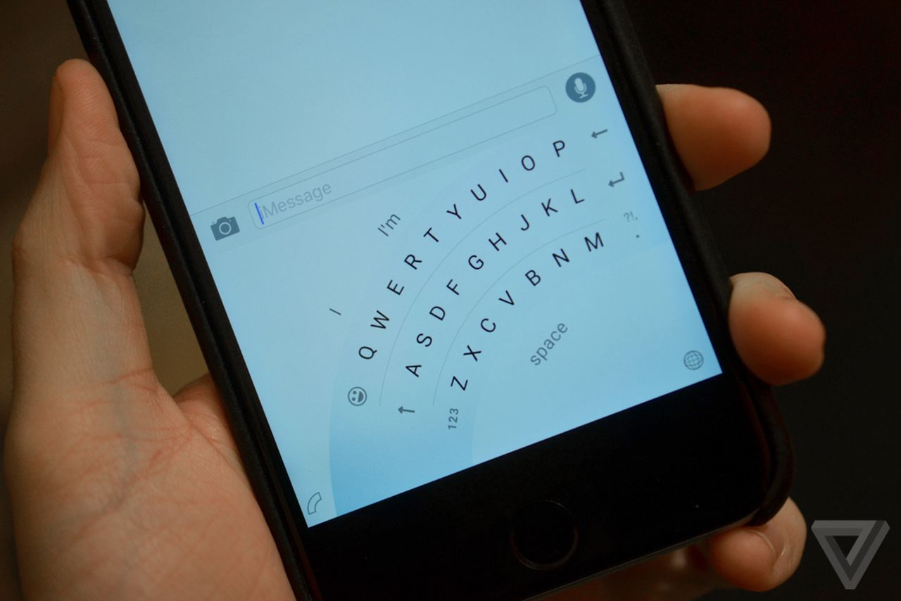 Microsoft's iOS Word Flow Keyboard Supports A New One-Handed Layout
