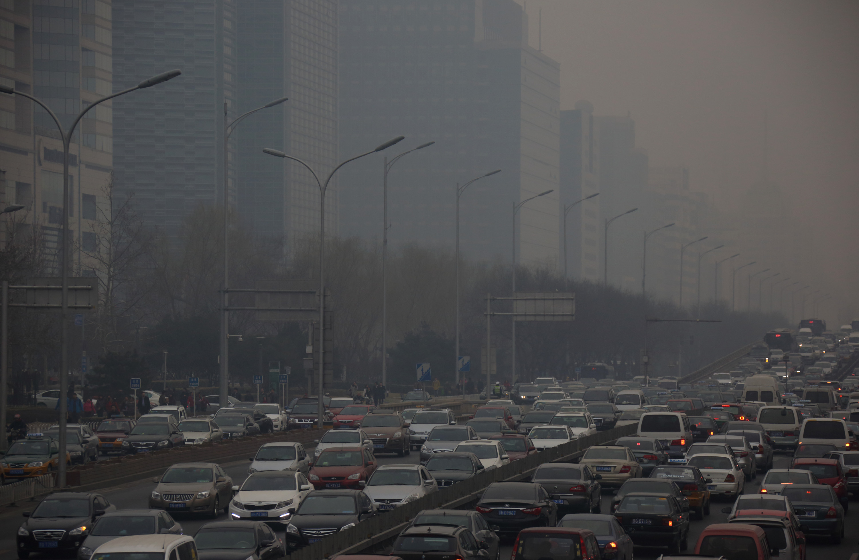 More Chinese cities issue red alerts for heavy smog