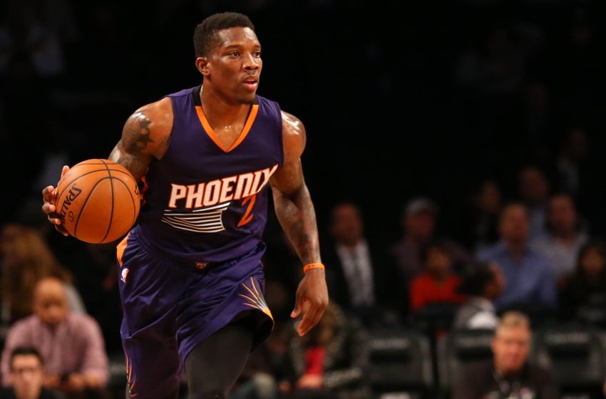 Suns G Bledsoe leaves with knee injury
