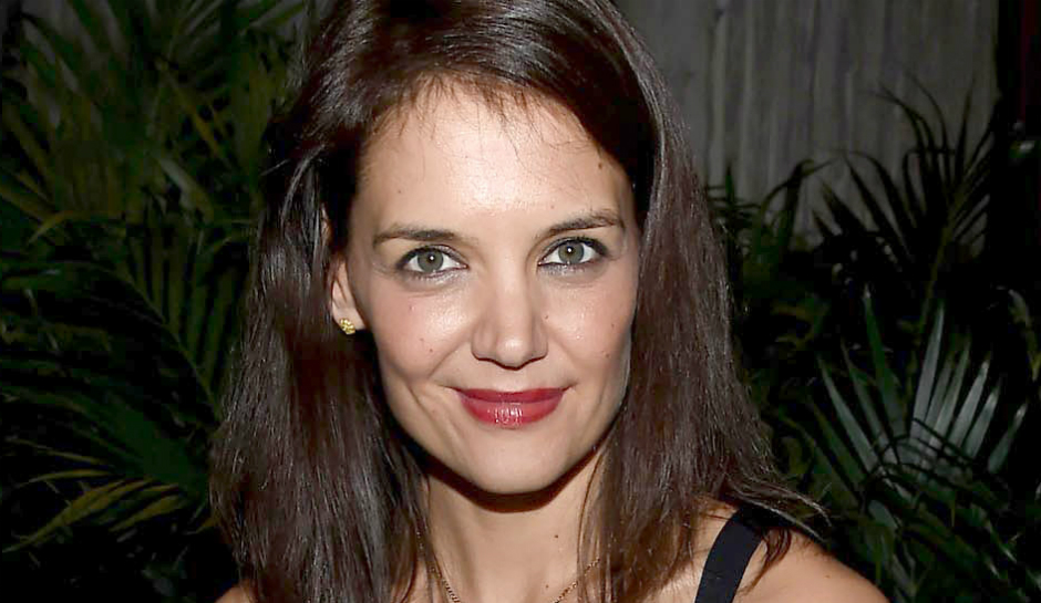 Katie Holmes sparks Jamie Foxx engagement rumours as she flashes diamond ring